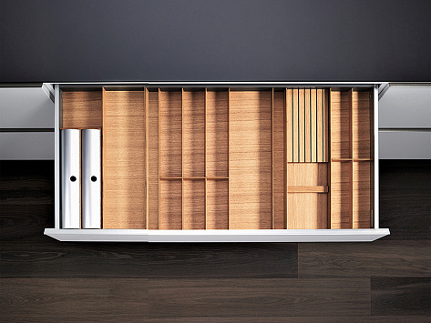 Лоток для ящика ФайнЛайн Линик, 1000 - 1200 мм, глубина 500 мм + делитель для приборов + держатель для фольги и для ножей, дуб натуральный, ROCKENHAUSEN, Art. 2373860369, Kessebohmer