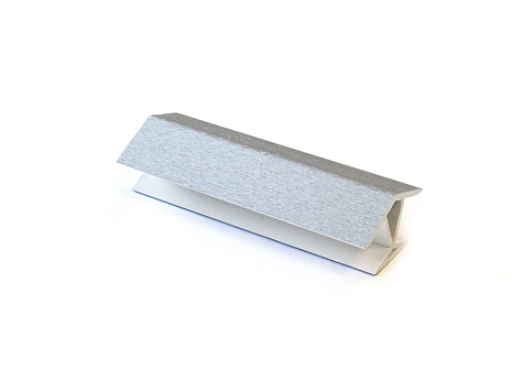 Угловое соединение для цоколя 135 H-100 мм, титан